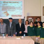 Amasra'da kitap okuyorum