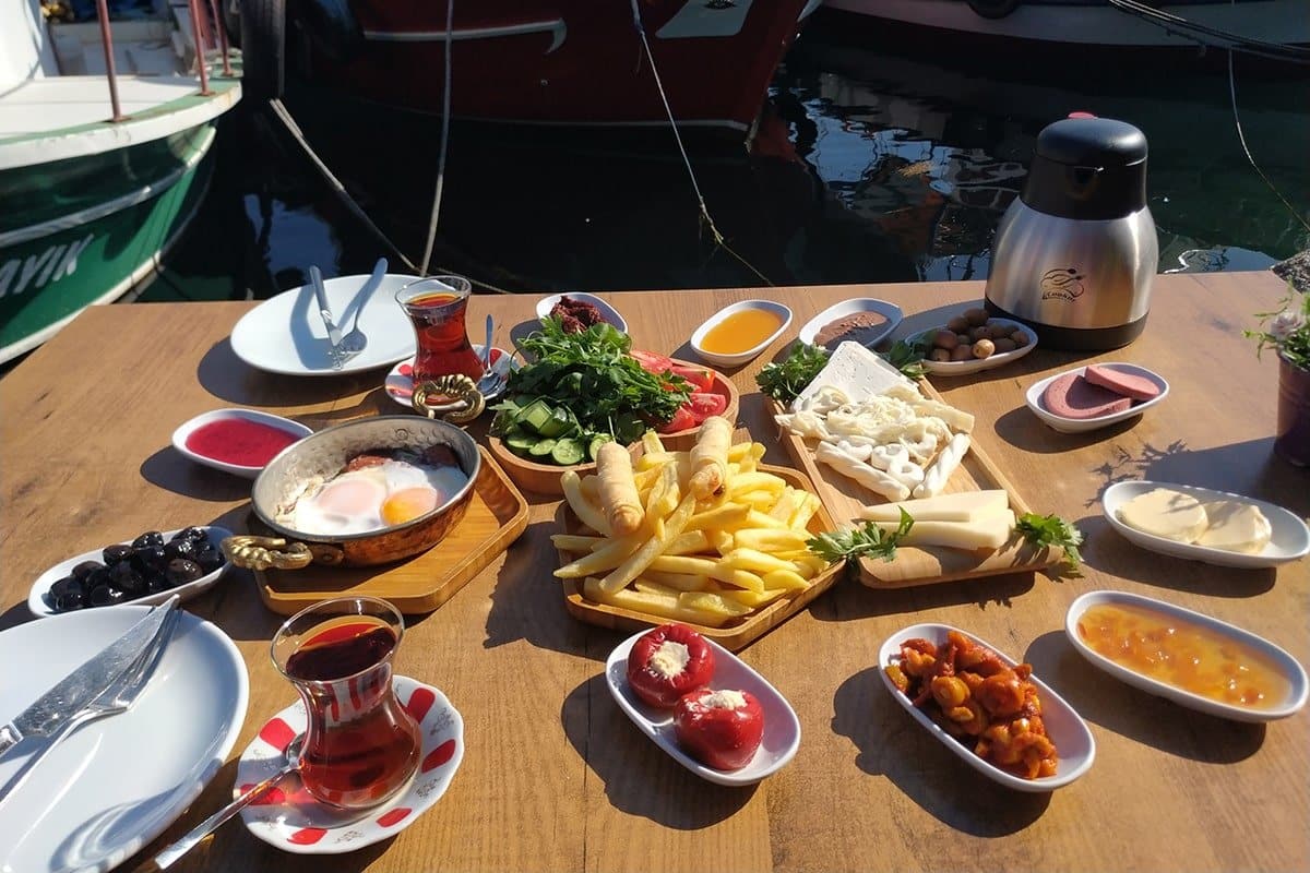 Turgut Reis Kafe